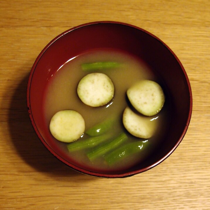 甜麺醤入り☆茄子といんげんの味噌汁